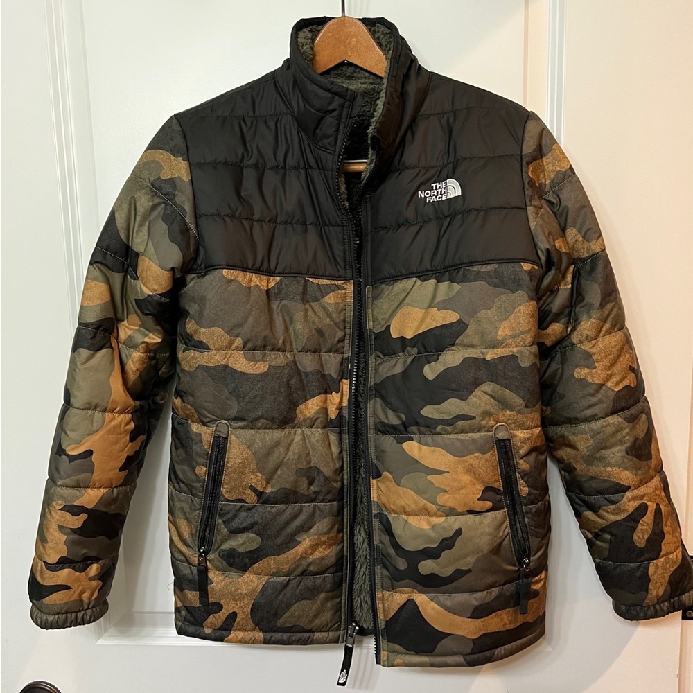 The North Face Boy’s large camo reversible jacket